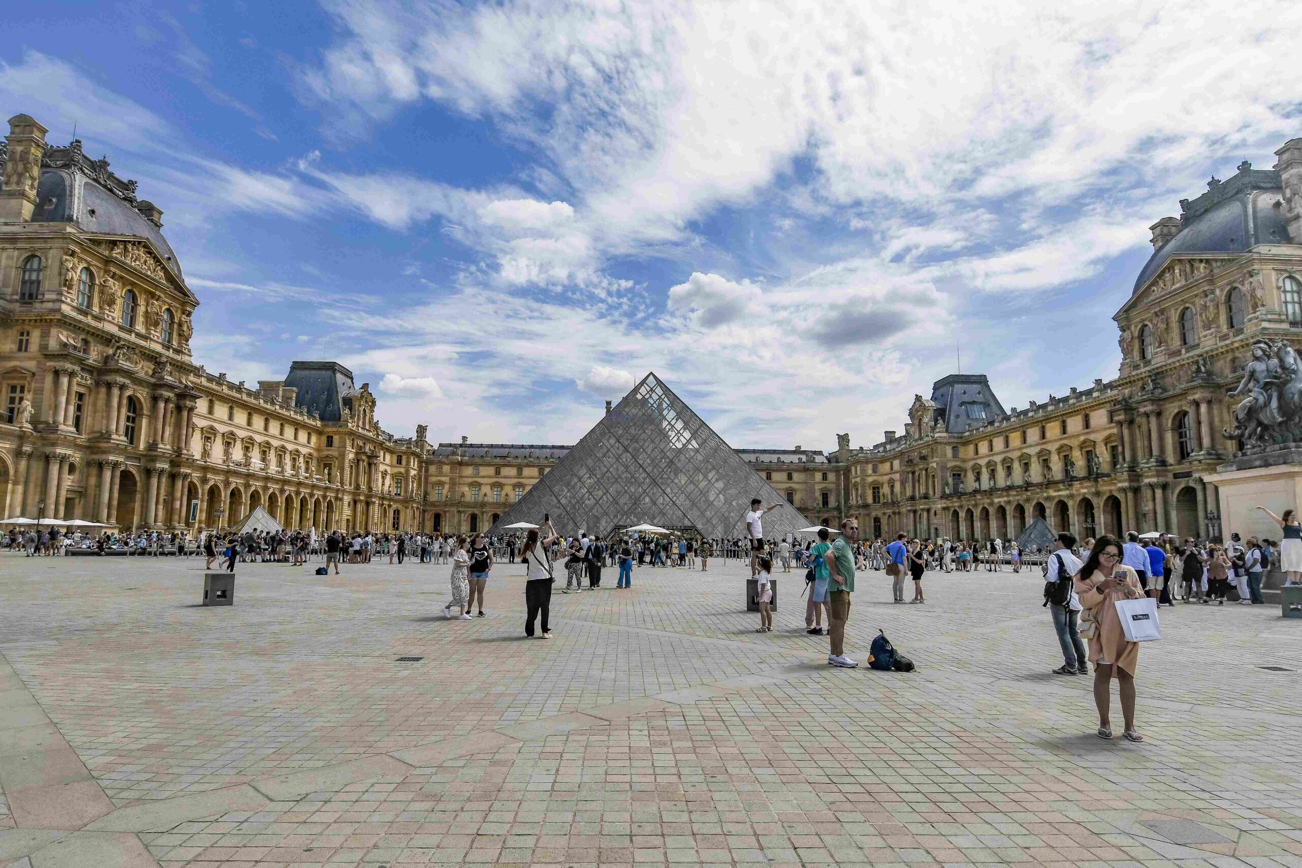 Pyramide de Louvre